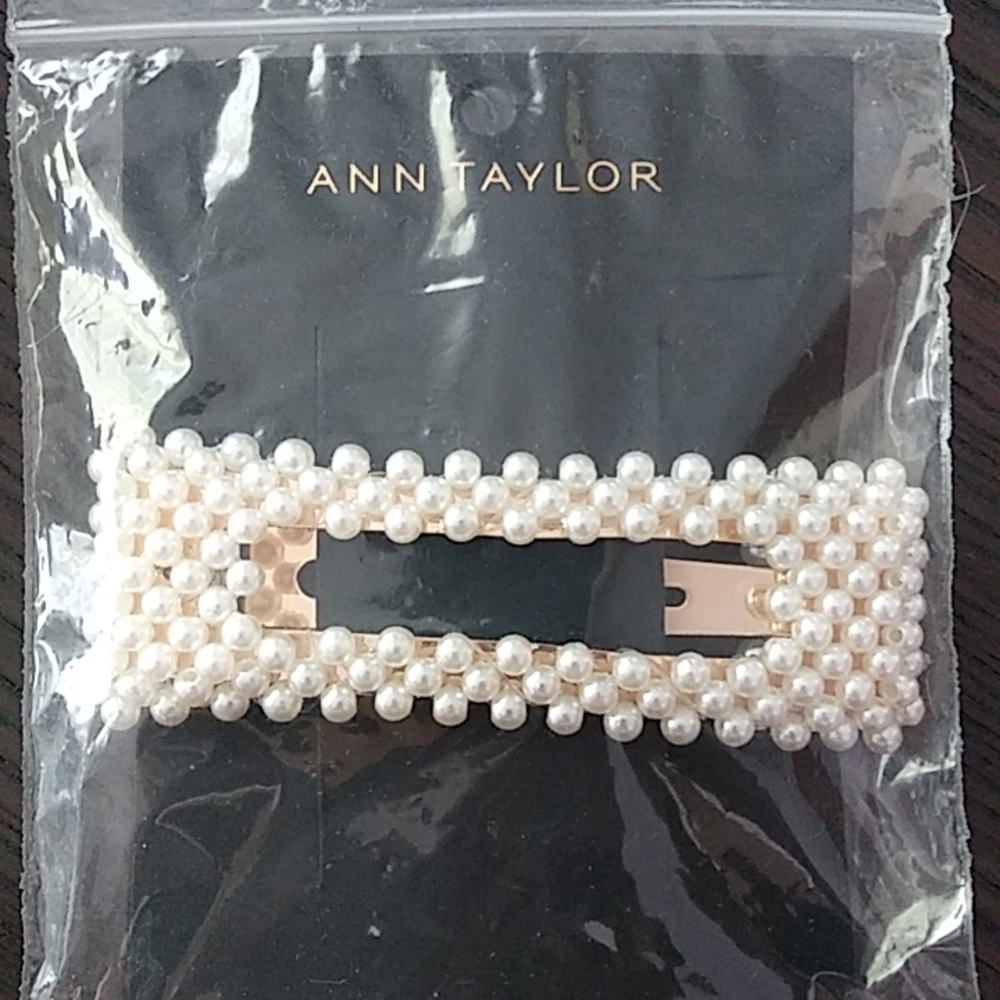 NWT Ann Taylor Pearl Hair Clip